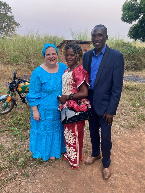 Donna%20with%20Papa%20Guy%20and%20wife.JPG